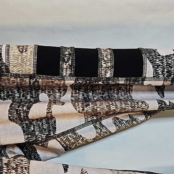 3/$20 X By Gottex M Camo Leggings - Picture 3 of 7